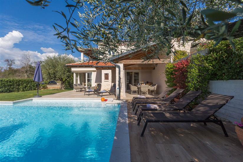 Vila Nar s bazenom i predivnim panoramskim pogledom na more