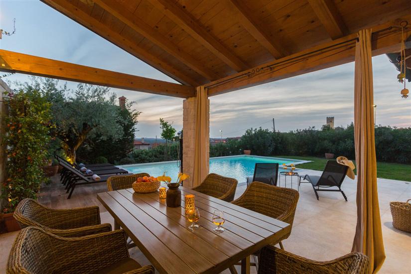 Vila Nar s bazenom i predivnim panoramskim pogledom na more