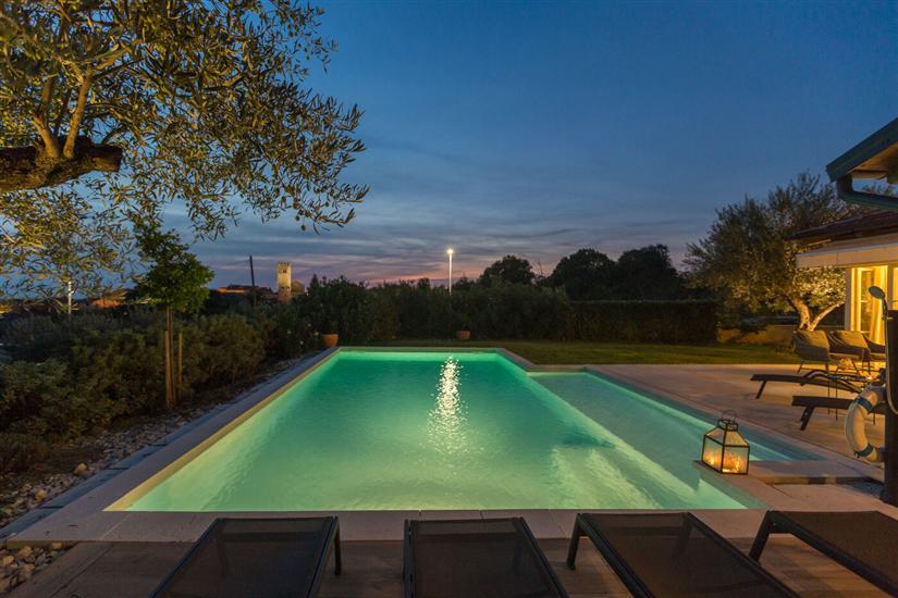 Vila Nar s bazenom i predivnim panoramskim pogledom na more