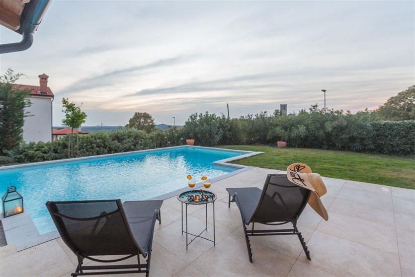 Vila Nar s bazenom i predivnim panoramskim pogledom na more