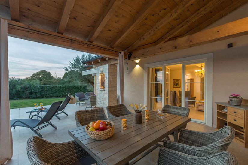 Vila Nar s bazenom i predivnim panoramskim pogledom na more