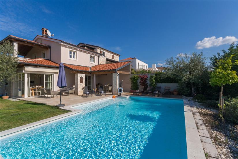 Vila Nar s bazenom i predivnim panoramskim pogledom na more