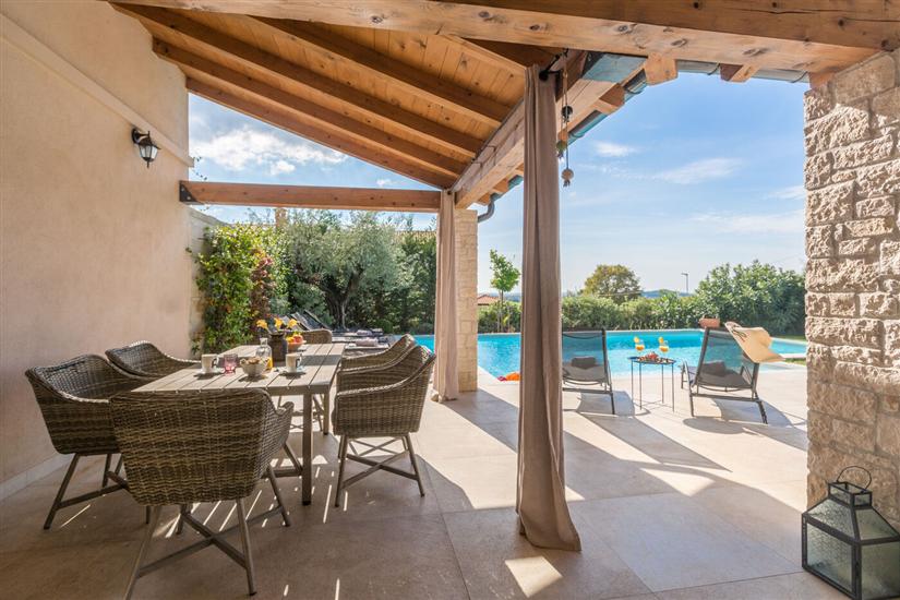 Vila Nar s bazenom i predivnim panoramskim pogledom na more