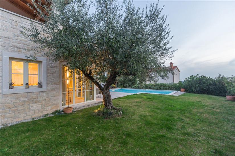 Vila Nar s bazenom i predivnim panoramskim pogledom na more