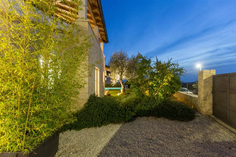 Vila Nar s bazenom i predivnim panoramskim pogledom na more