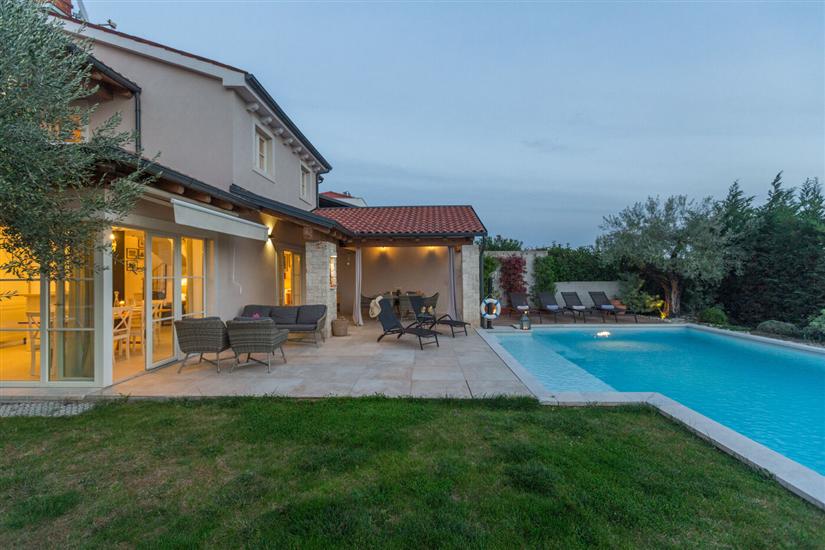 Vila Nar s bazenom i predivnim panoramskim pogledom na more