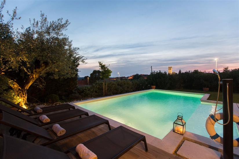 Vila Nar s bazenom i predivnim panoramskim pogledom na more