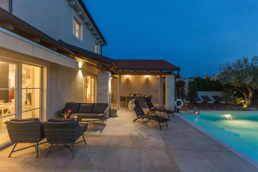 Vila Nar s bazenom i predivnim panoramskim pogledom na more