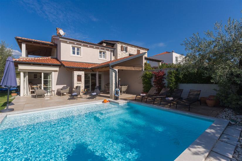 Vila Nar s bazenom i predivnim panoramskim pogledom na more