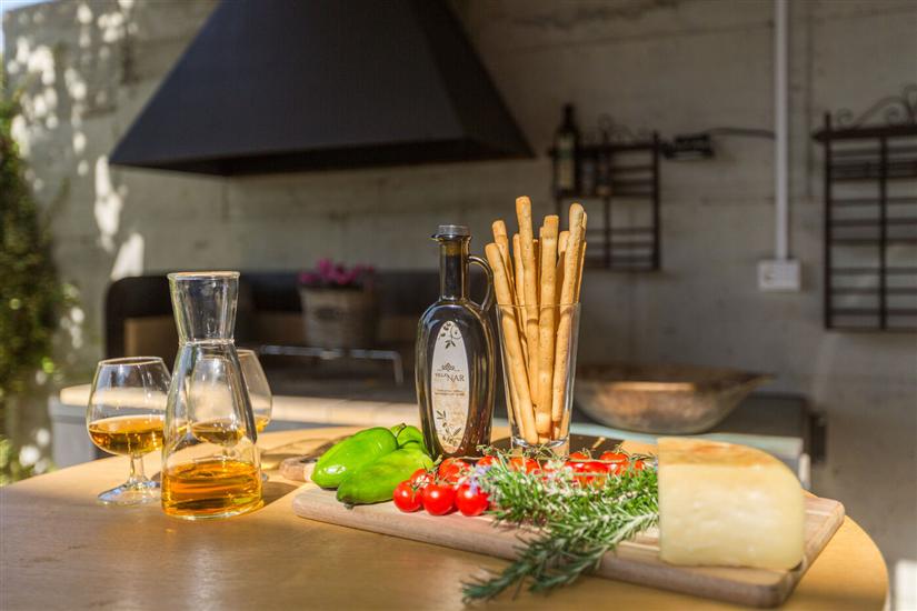 Vila Nar s bazenom i predivnim panoramskim pogledom na more