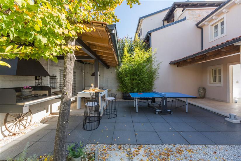 Vila Nar s bazenom i predivnim panoramskim pogledom na more