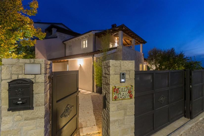 Vila Nar s bazenom i predivnim panoramskim pogledom na more