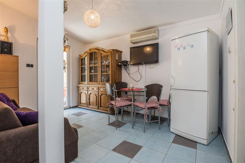 Apartment A1, for 5 persons