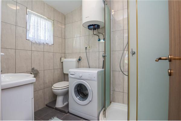 Apartment A1, for 5 persons