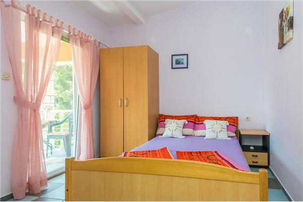 Apartment A1, for 5 persons