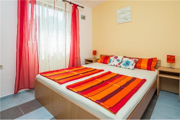 Apartment A2, for 5 persons