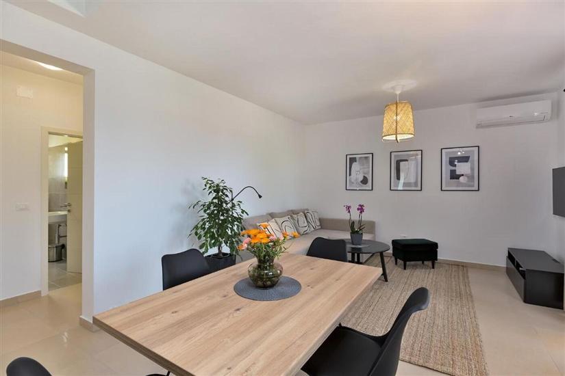 House K1, for 10 persons