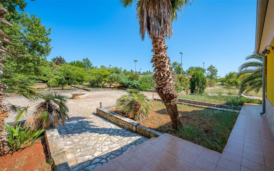 House ANDREA WITH POOL