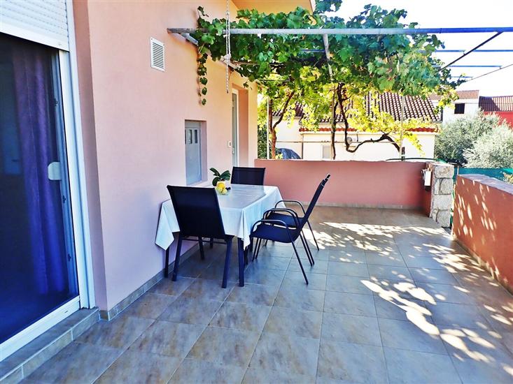 Apartmaj Rada -near sandy beach