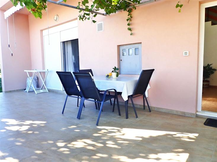 Apartmaj Rada -near sandy beach