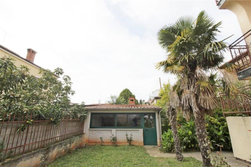 Apartments LEO with pool