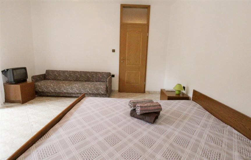 Apartment A4, for 5 persons