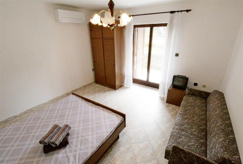 Apartment A4, for 5 persons