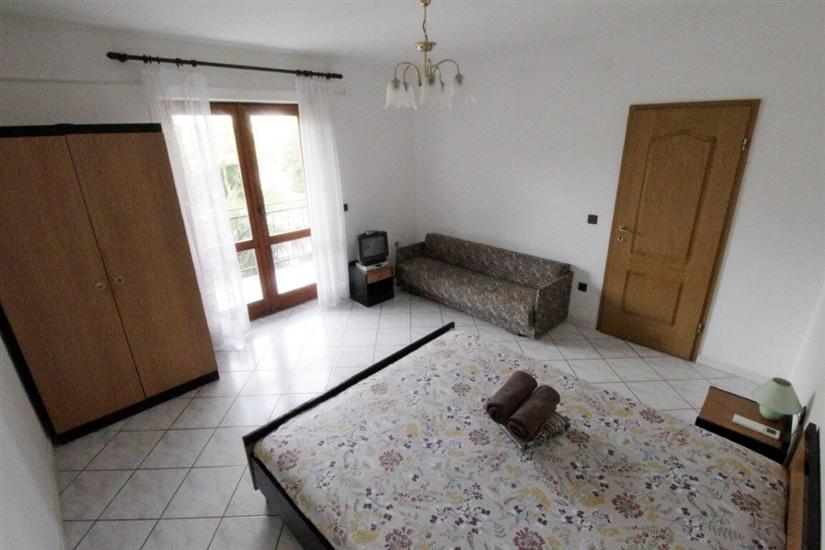 Apartment A6, for 5 persons