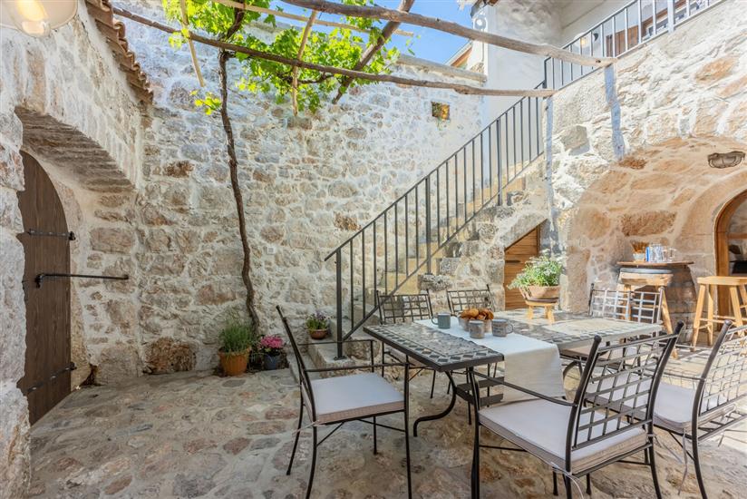 House Stara kuća-old stone house