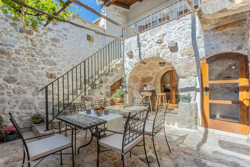 House Stara kuća-old stone house