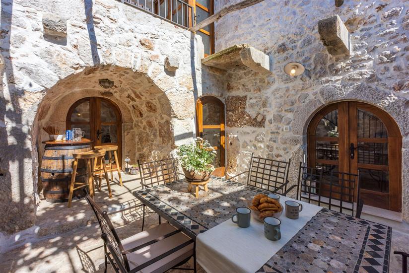 House Stara kuća-old stone house