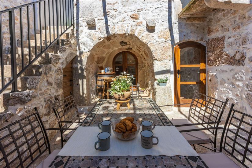 House Stara kuća-old stone house