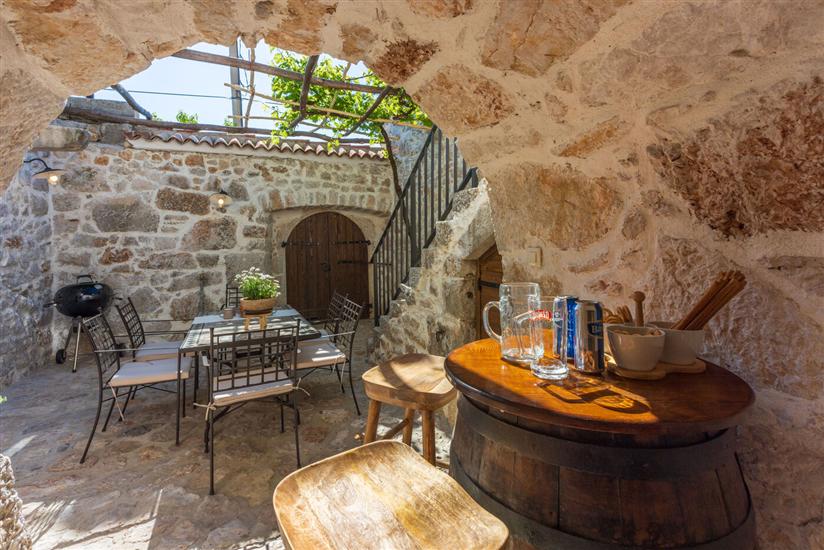 House Stara kuća-old stone house