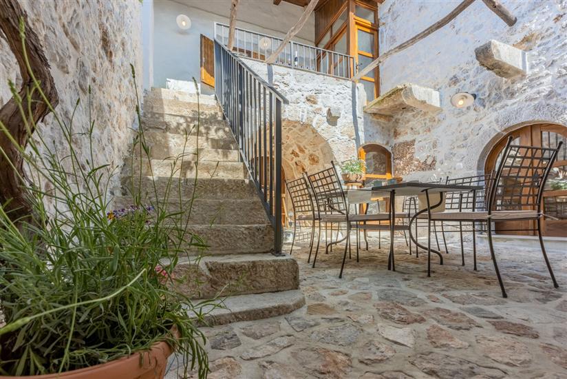 House Stara kuća-old stone house