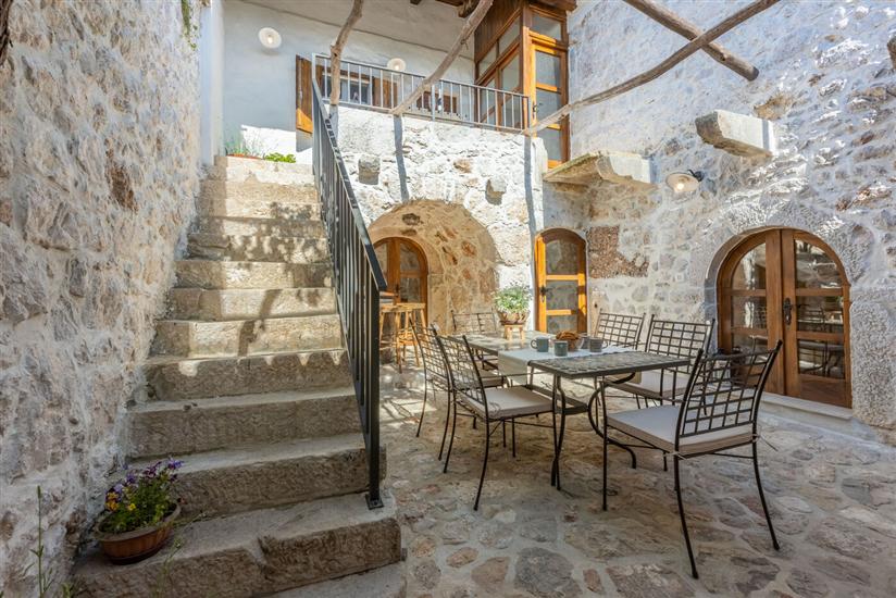 House Stara kuća-old stone house