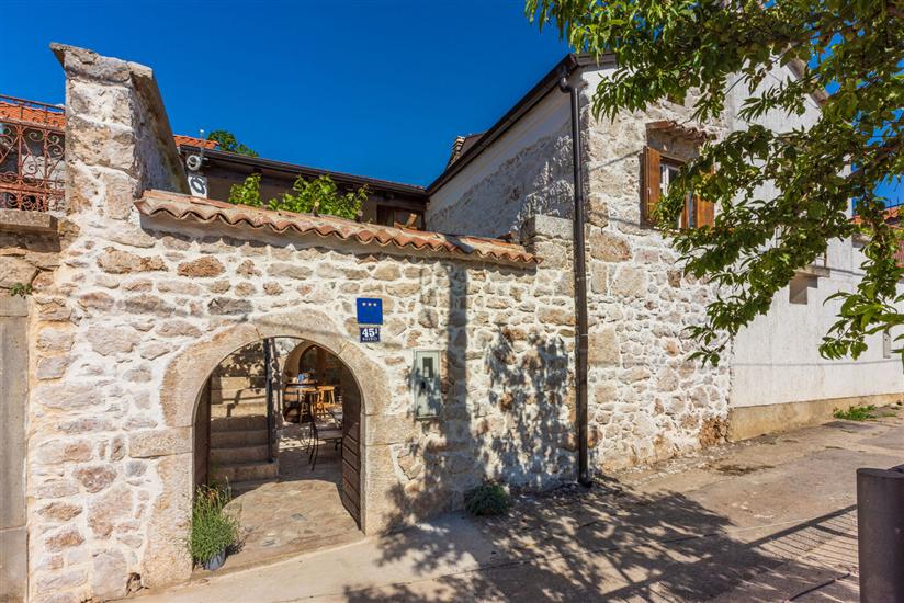 House Stara kuća-old stone house