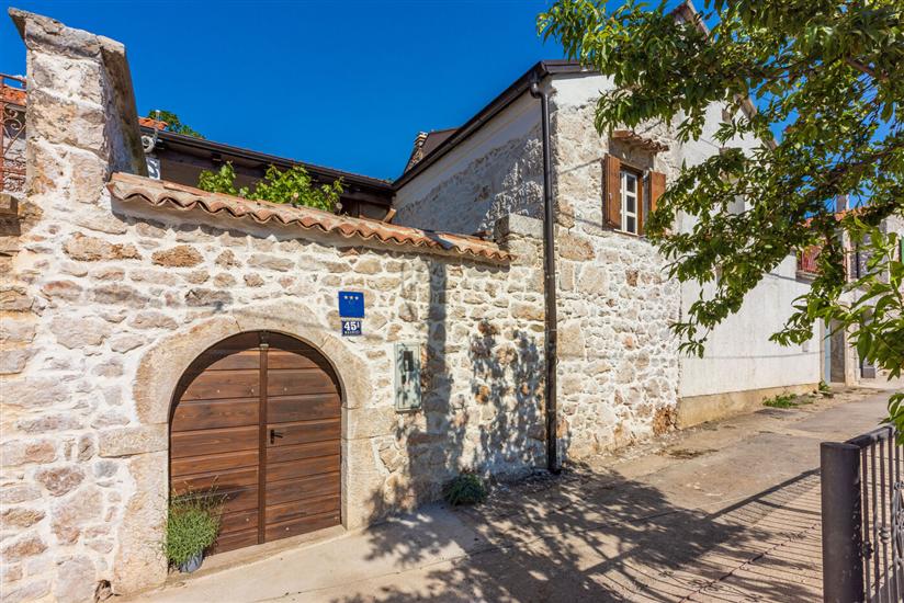 House Stara kuća-old stone house