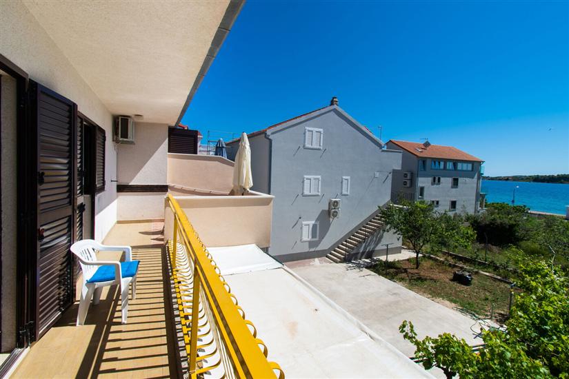 Apartment A1, for 5 persons