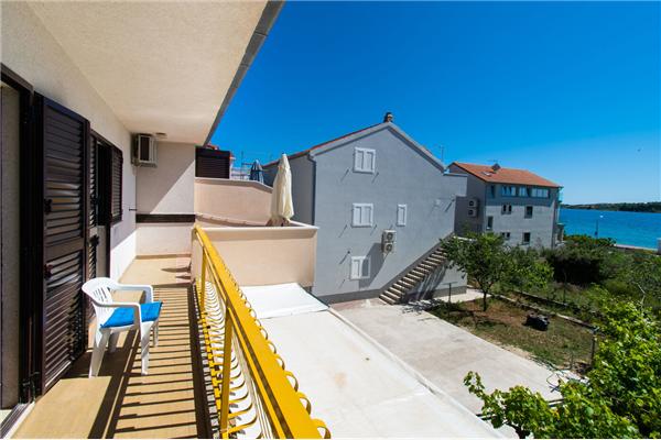 Apartment A1, for 5 persons