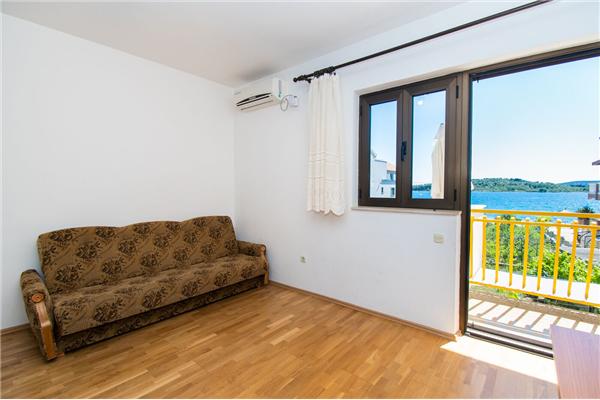 Apartment A1, for 5 persons