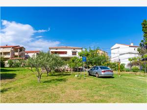 Apartments Milena Lopar - island Rab, Size 80.00 m2, Airline distance to town centre 150 m