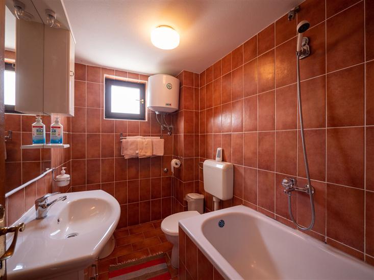 Apartment A6, for 5 persons