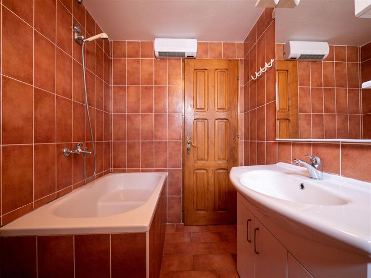 Apartment A6, for 5 persons