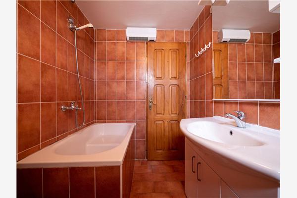 Apartment A6, for 5 persons