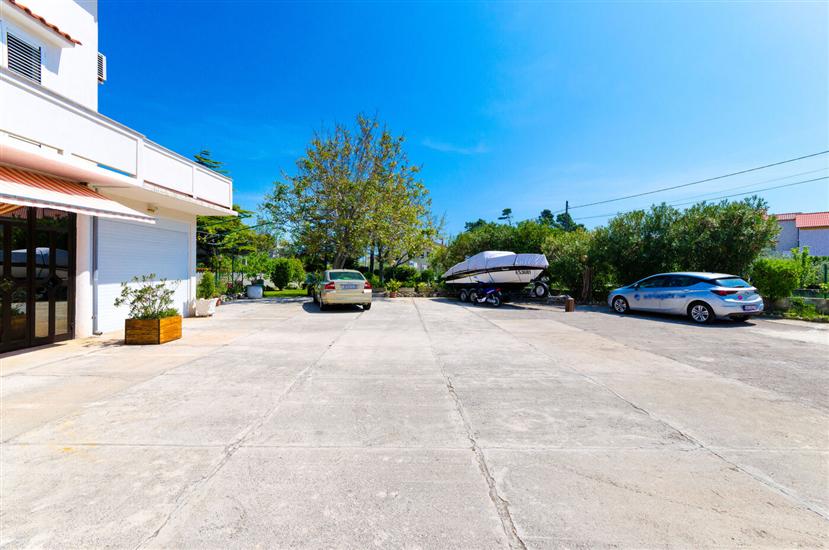 Apartments and Rooms PREKA