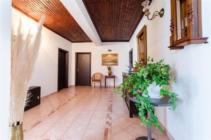 Apartments and Rooms PREKA