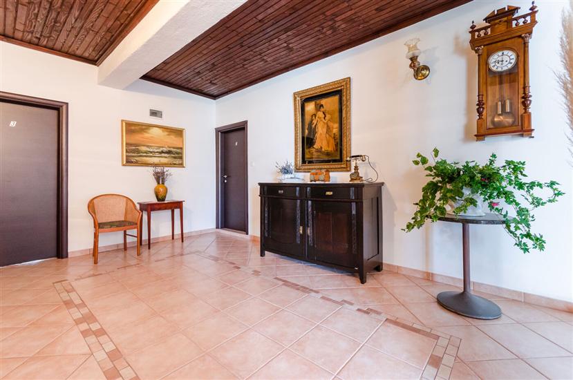 Apartments and Rooms PREKA