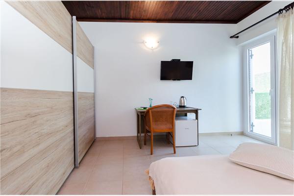 Room S1, for 2 persons