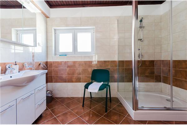 Room S1, for 2 persons