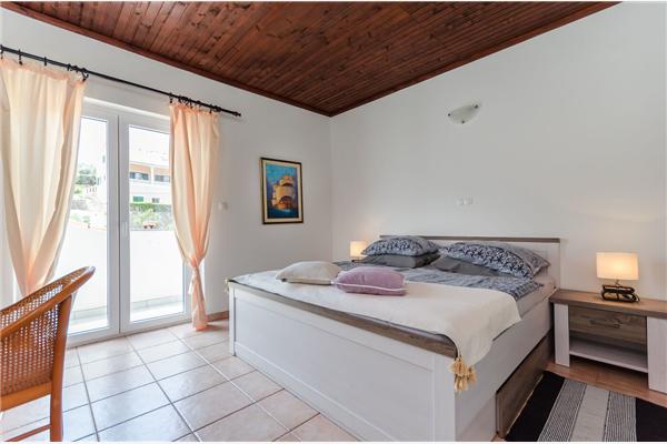 Room S2, for 2 persons